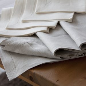 Tischdecke aus weißem Halbleinen mit Hohlsaum von Hoffmann