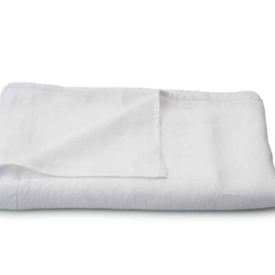 The Cygna Classic linen sheet from Geniksa is neatly folded and shown against a clean white background.