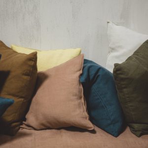 Hudson Dijon Leinen Coverlet und Kissen von Libeco