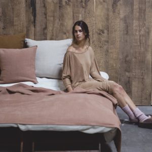 Hudson Fog Leinen Coverlet und Kissen von Libeco