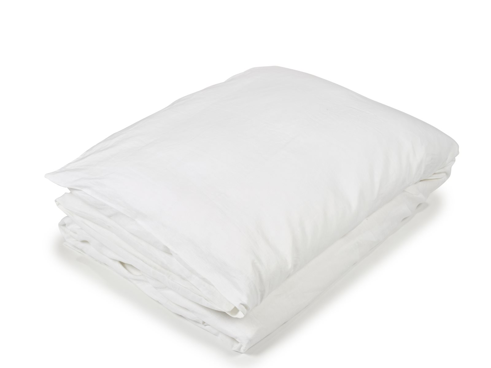 Eine fein säuberlich gefaltete Madison White Farbige Leinen Bettwäsche von Libeco auf einem schlichten weißen Hintergrund.