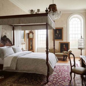 EIn Zimmer mit einem Bett drinnen