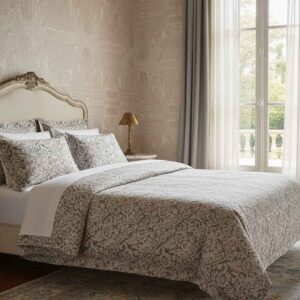 Ein Bett in einem französischen Schloss