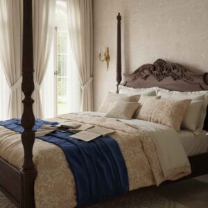 Ein Bett in einem großen Zimmer