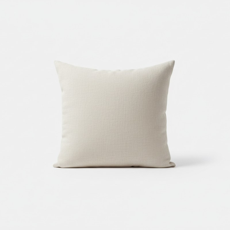 Ein weißes Kissen auf weißem Hintergrund.