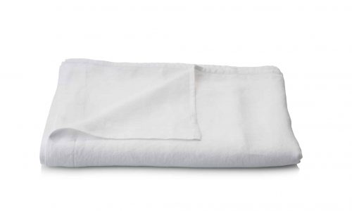 The Cygna Classic linen sheet from Geniksa is neatly folded and shown against a clean white background.
