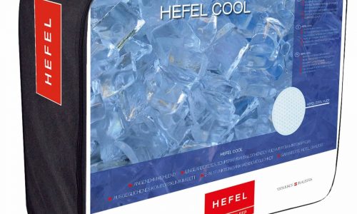 Ein HEFEL Cool Bettwarenpaket mit einem Bild von Eiswürfeln auf der Vorderseite, mit blauen und weißen Farben und dem HEFEL Bed and Sleep Branding am unteren Rand.