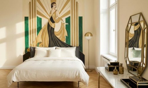 Ein Schlafzimmer mit einem ordentlich gemachten Bett und einem Gemälde an der Wand.