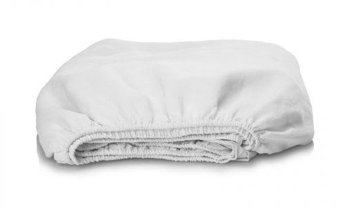 Das Heritage White Bio Leinen Spannbettlaken von Libeco, mit elastischen Rändern, ist sauber gefaltet und auf einem schlichten weißen Hintergrund abgebildet.