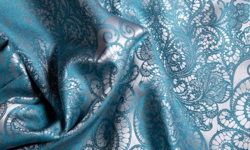 Eine Nahaufnahme eines blau-weißen Stoffes.